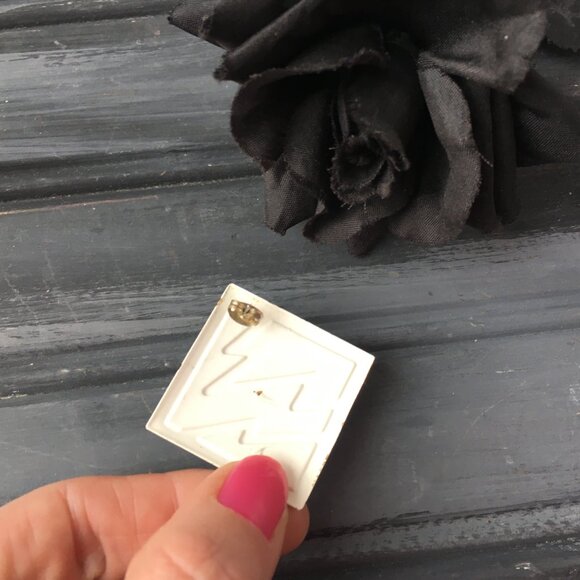 Retro Flash Earrings - Picture 4 of 9